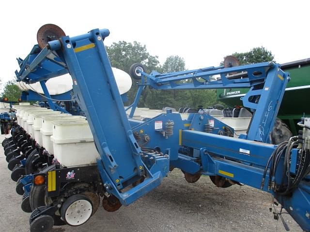 Image of Kinze 3800 equipment image 1
