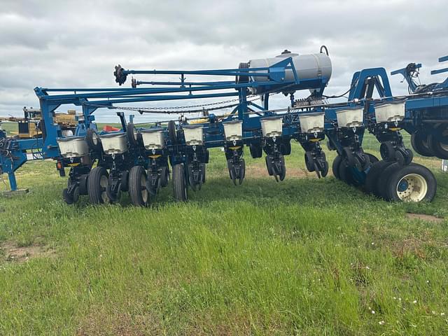 Image of Kinze 3800 equipment image 2