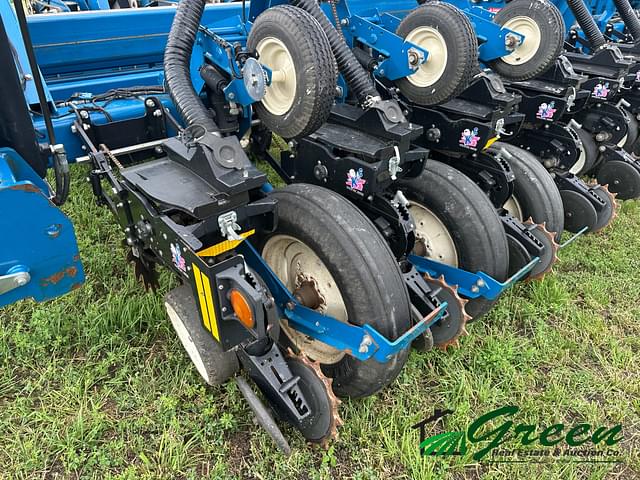 Image of Kinze 3800 equipment image 1