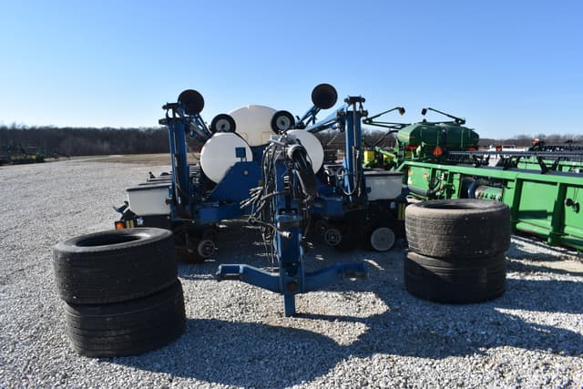 Image of Kinze 3800 equipment image 2