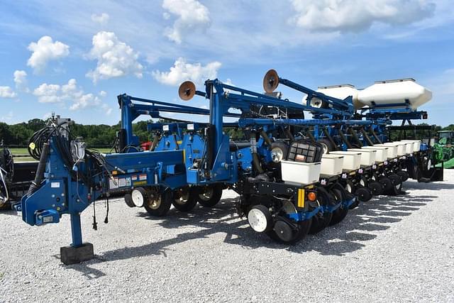 Image of Kinze 3800SDS equipment image 2