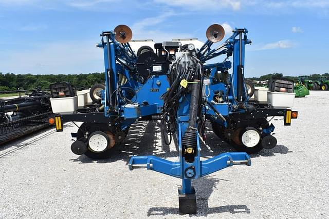 Image of Kinze 3800SDS equipment image 1