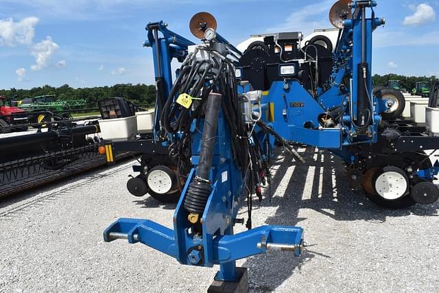Image of Kinze 3800SDS equipment image 3