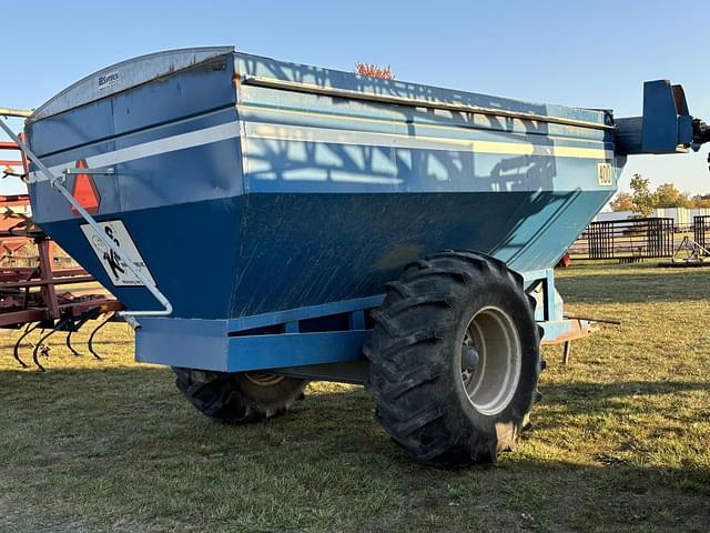 Image of Kinze 400 equipment image 1