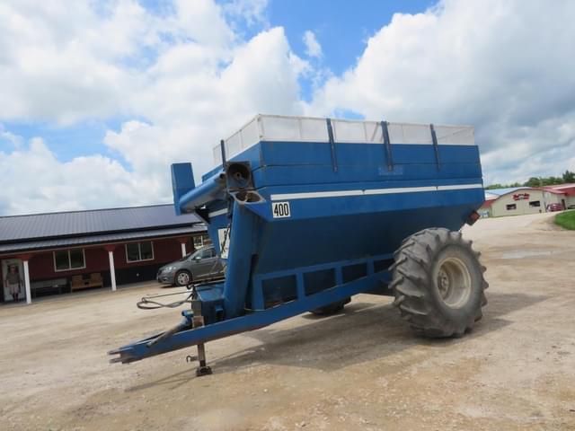 Image of Kinze 400 equipment image 2