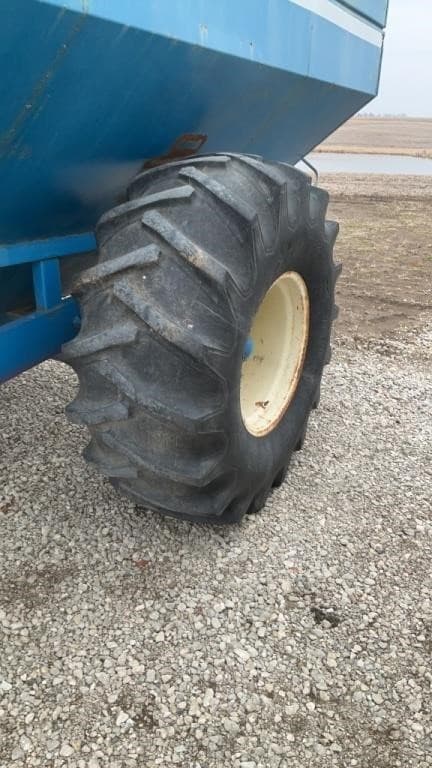 Image of Kinze 400 equipment image 3