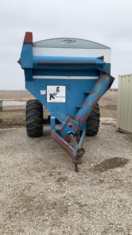 Image of Kinze 400 equipment image 1