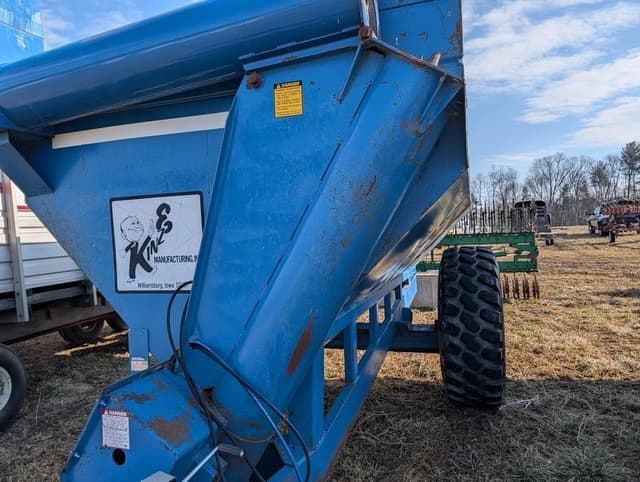 Image of Kinze 400 equipment image 2