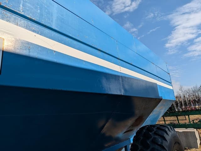 Image of Kinze 400 equipment image 4