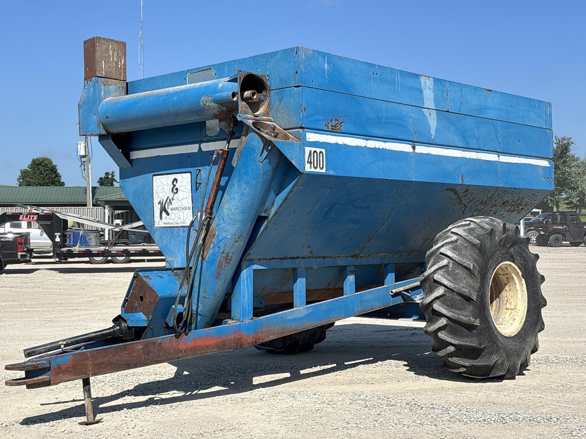 Kinze 400 Equipment Image0