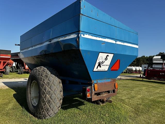 Image of Kinze 400 equipment image 3