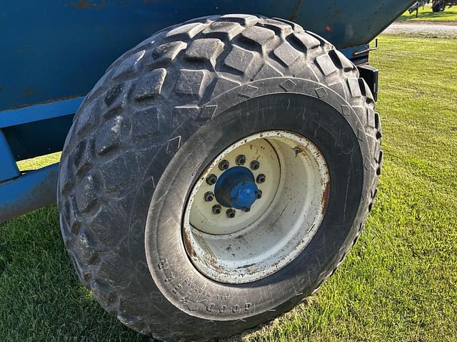 Image of Kinze 400 equipment image 2