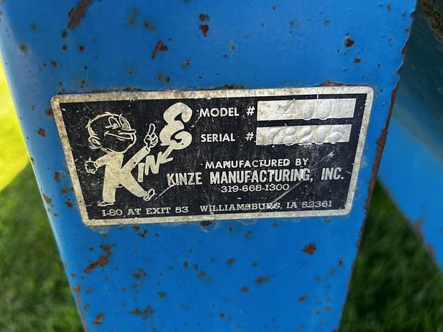 Image of Kinze 400 equipment image 1