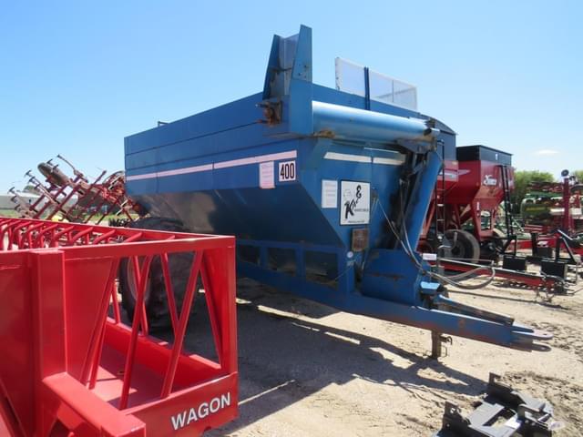 Image of Kinze 400 equipment image 2