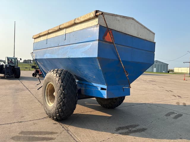 Image of Kinze 400 equipment image 3