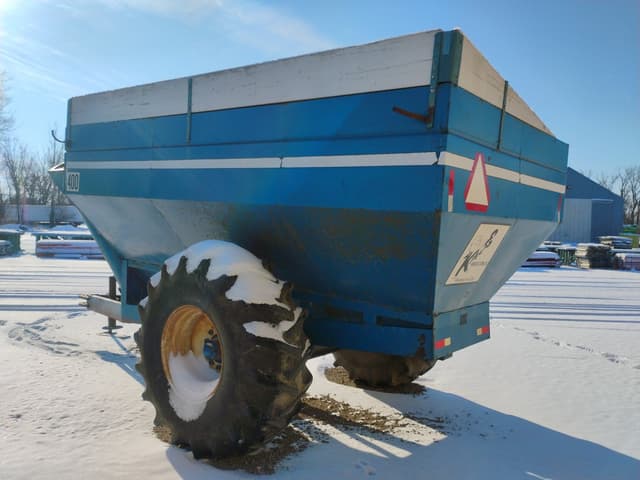 Image of Kinze 400 equipment image 4