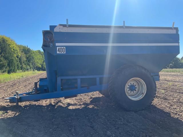 Image of Kinze 400 equipment image 1