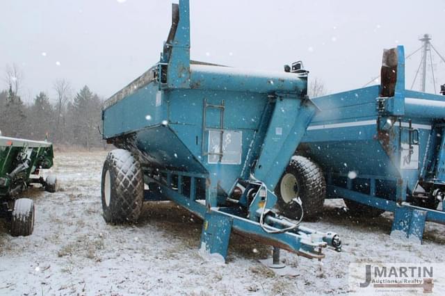 Image of Kinze 400 equipment image 1