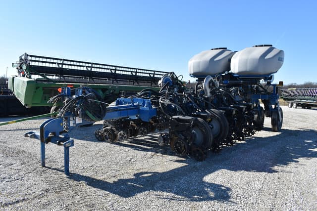 Image of Kinze 4900 equipment image 2
