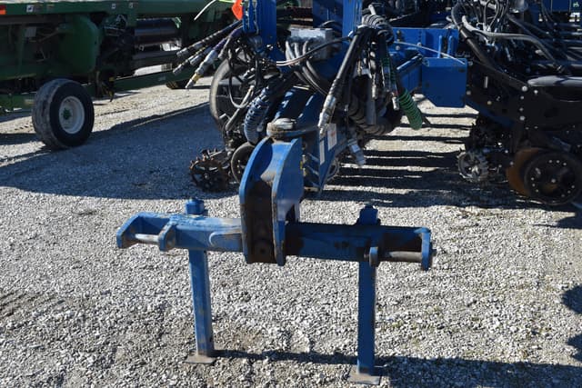 Image of Kinze 4900 equipment image 3