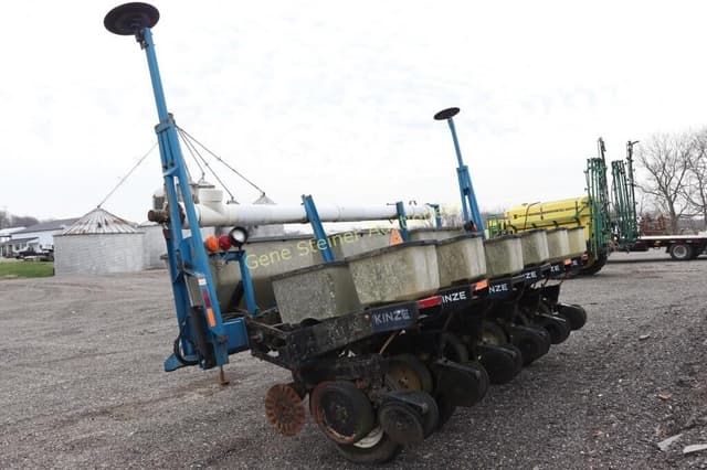 Image of Kinze PT equipment image 2