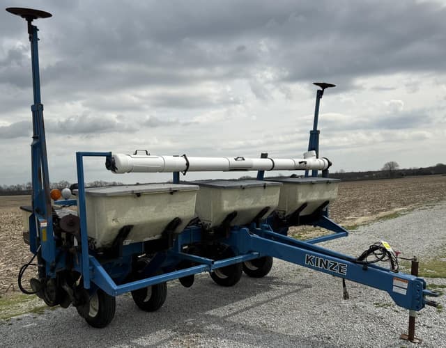 Image of Kinze PT equipment image 1