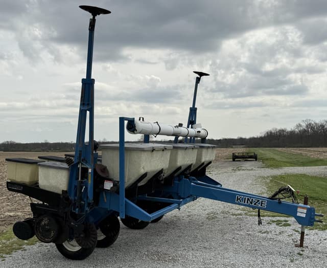 Image of Kinze PT equipment image 3