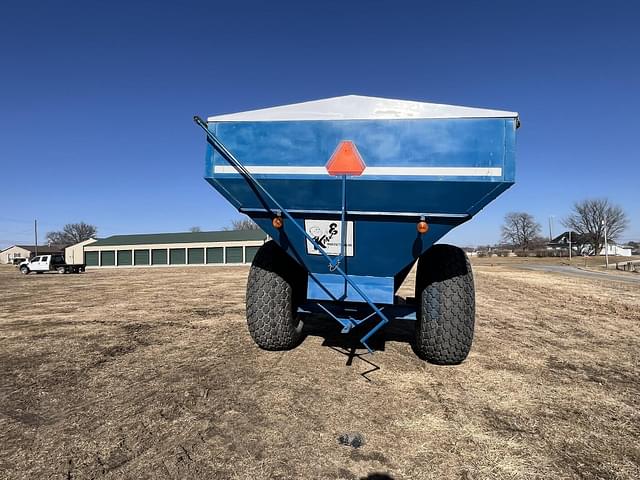 Image of Kinze 600 equipment image 2