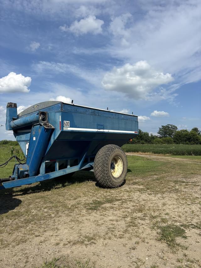 Image of Kinze 600 equipment image 4