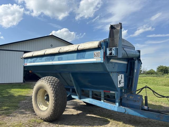 Image of Kinze 600 equipment image 1