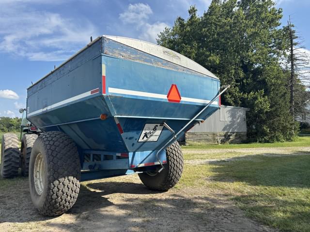 Image of Kinze 600 equipment image 3