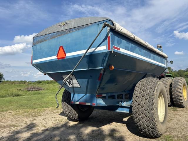 Image of Kinze 600 equipment image 2
