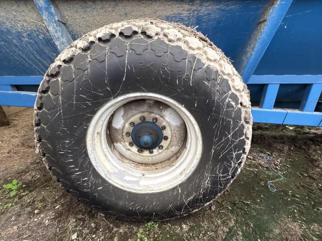 Image of Kinze 600 equipment image 2