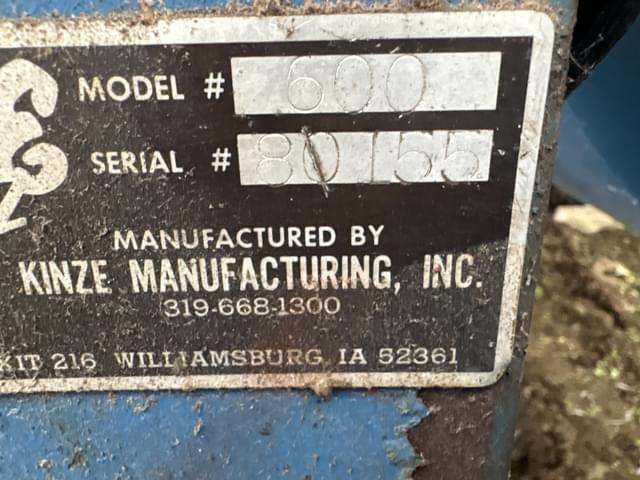 Image of Kinze 600 equipment image 1