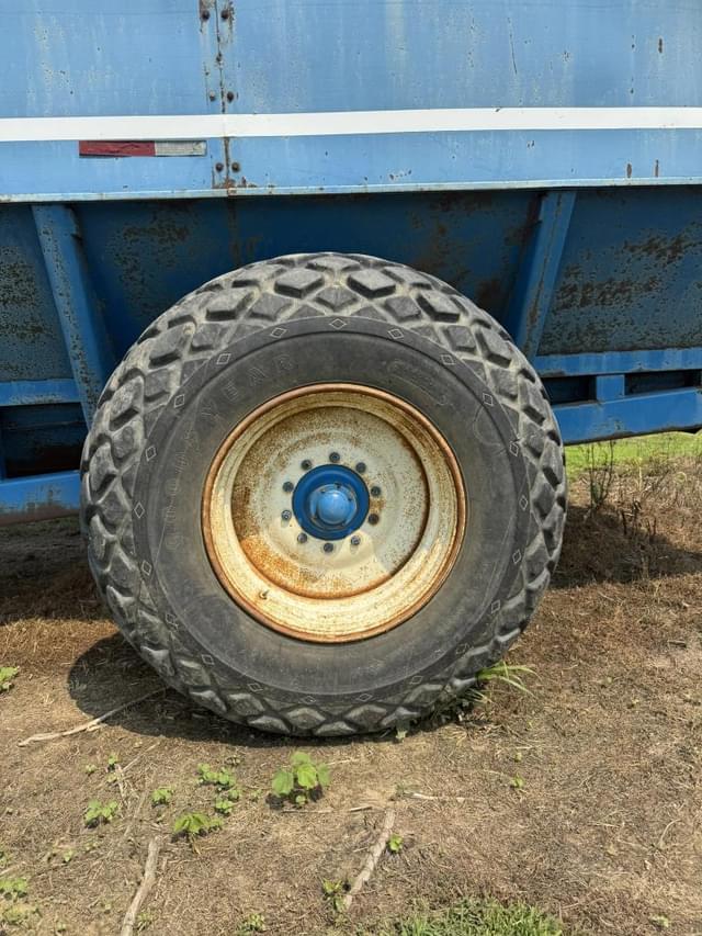 Image of Kinze 600 equipment image 4