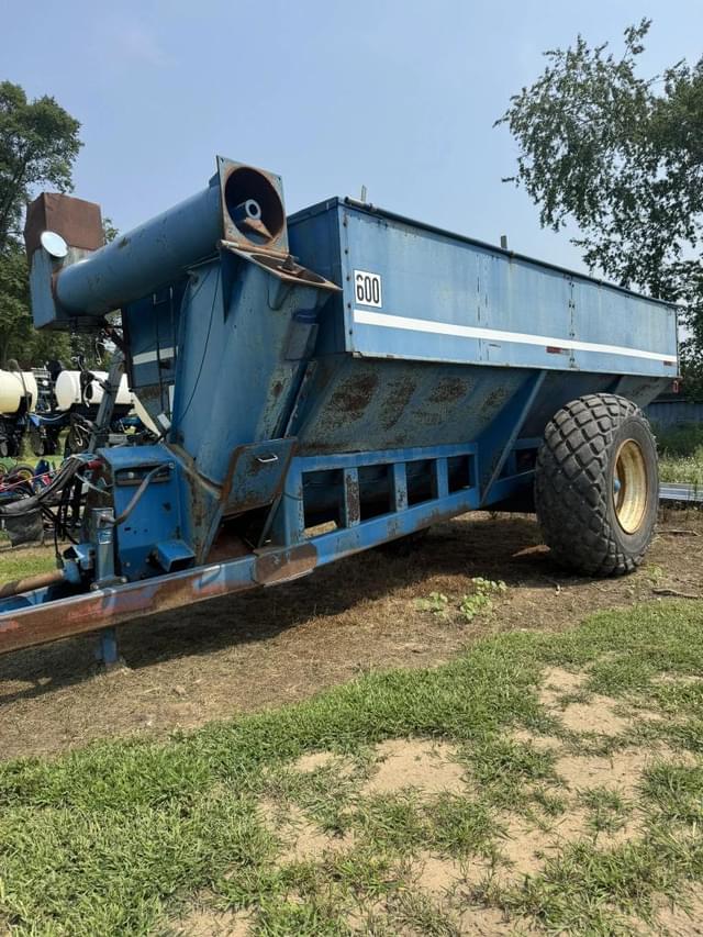 Image of Kinze 600 equipment image 2