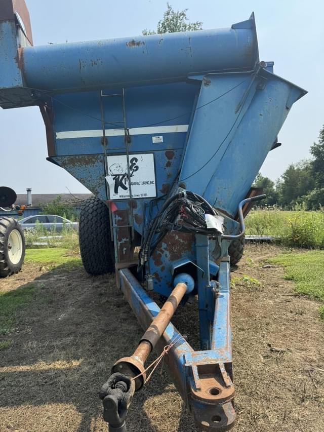 Image of Kinze 600 equipment image 1