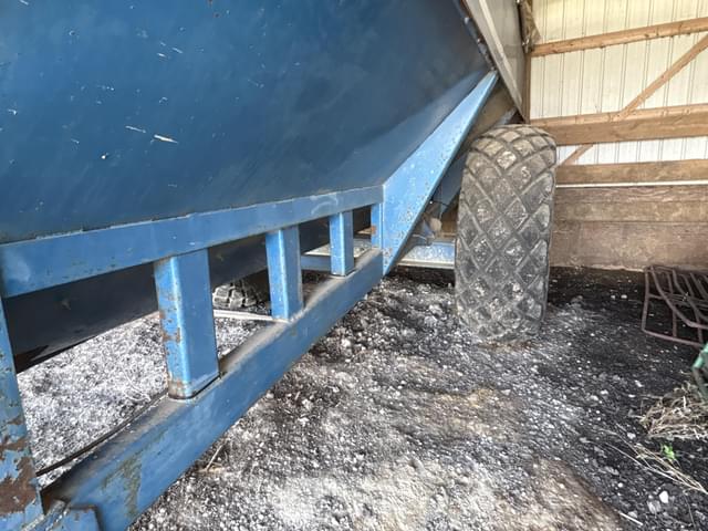 Image of Kinze 600 equipment image 4