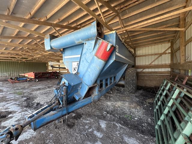 Image of Kinze 600 equipment image 2