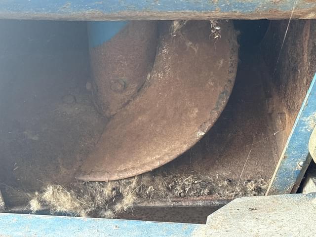 Image of Kinze 600 equipment image 3