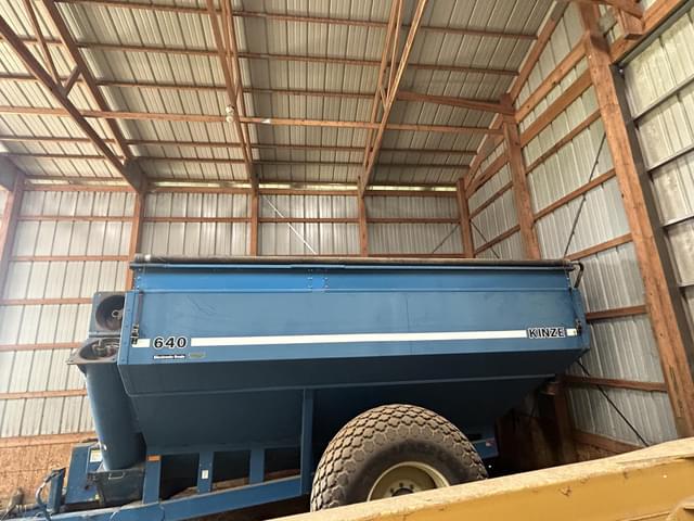 Image of Kinze 640 equipment image 1