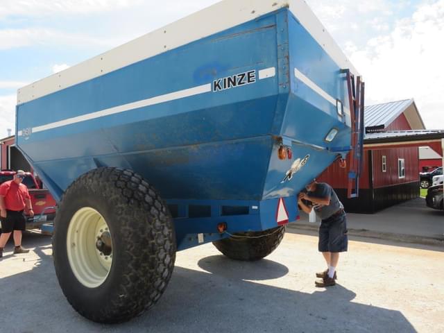 Image of Kinze 640 equipment image 4