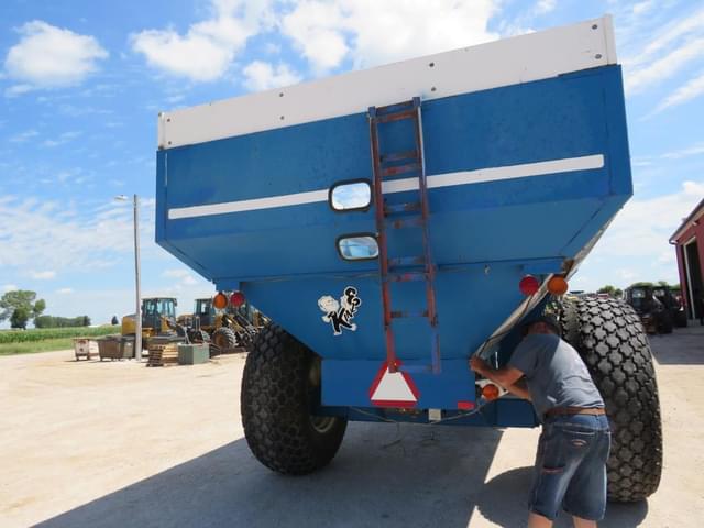 Image of Kinze 640 equipment image 3