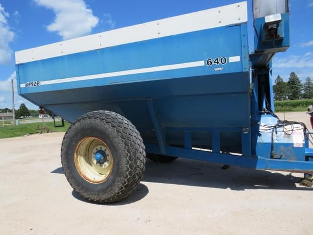 Image of Kinze 640 equipment image 1