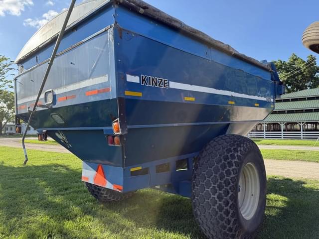 Image of Kinze 640 equipment image 3