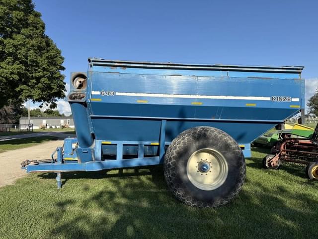 Image of Kinze 640 equipment image 1