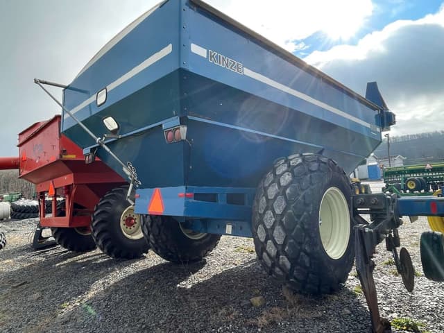 Image of Kinze 640 equipment image 4