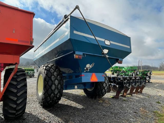 Image of Kinze 640 equipment image 3