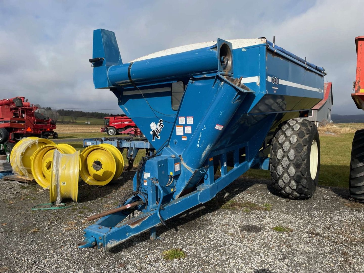 Kinze 640 Equipment Image0