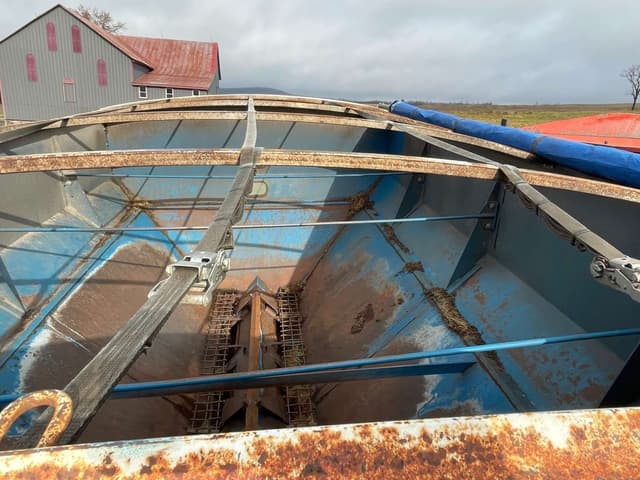 Image of Kinze 640 equipment image 1